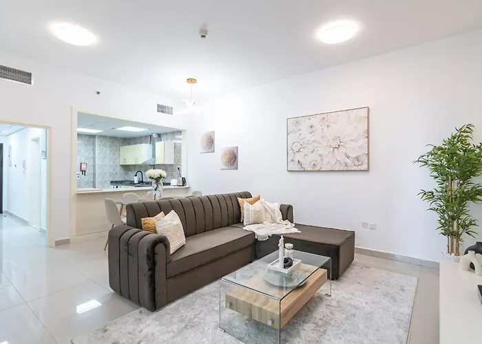 Spacious & Cosy 1Br In Marina